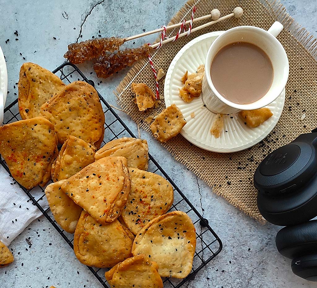 Khasta Nimki (Spicy and Savoury Fried Pastry)