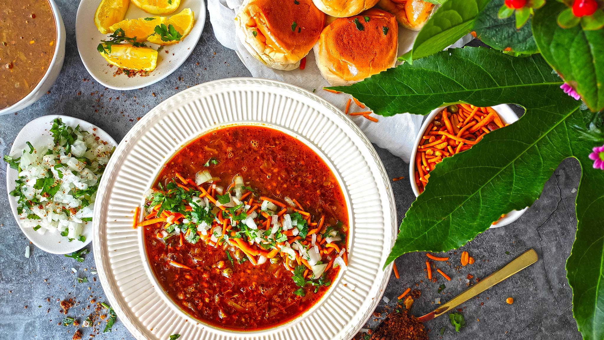 Tikhat Misal Pav