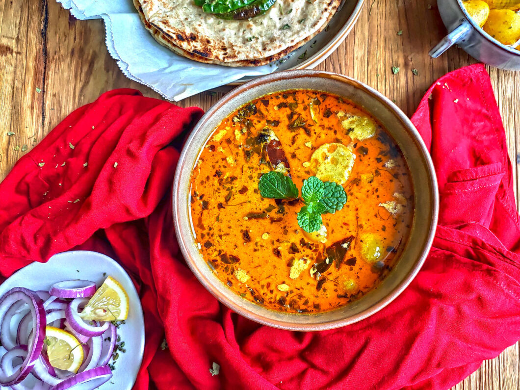 Dahi Wale Aloo (Potato Curry with Yoghurt)