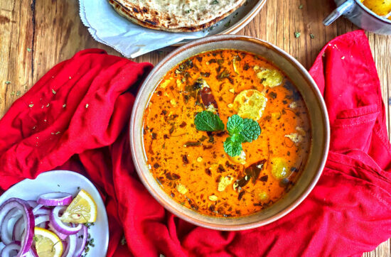 Dahi Wale Aloo (Potato Curry with Yoghurt)