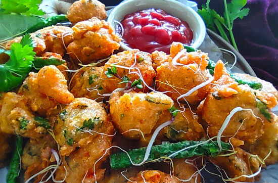 Spicy moong dal pakoras (Spicy green split gram fritters)